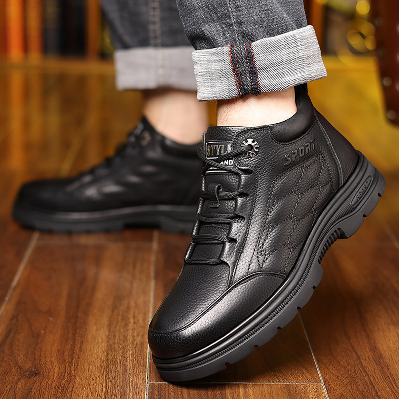 Տղամարդու բացօթյա ամենօրյա կոշիկներ, հարմարավետ կապիչներով դիզայն, մաշվածությանը դիմացկուն և չսահող ներբան, հարմար է ձմեռային լեռնագնացության և ամենօրյա առիթների համար, դասական բարձրակրունկ աշխատանքային կոշիկներ