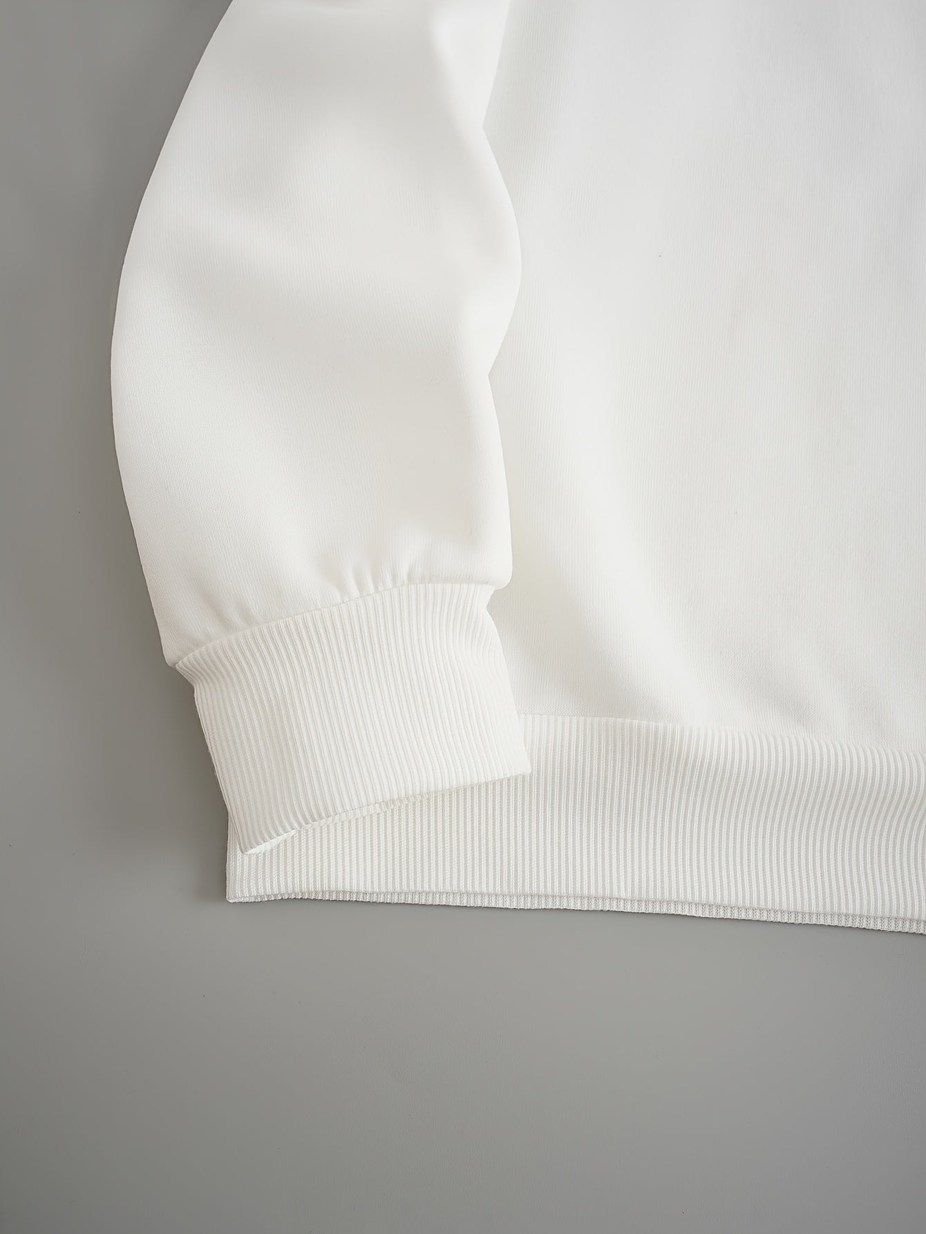 Women's Red Christmas Tree & Lettering Sweater - Cozy Winter Pullover with Round Neck Long Sleeve, Thickened Sweating-Reducing Blouse for Xmas Party Outfits, Family Gatherings (Machine Washable, Autumn/Winter Clothing)