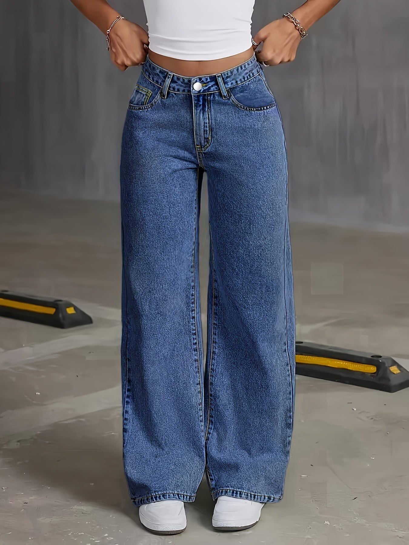 Women'S Plus Size High-Waisted Denim Jeans, Street Style Solid Color, Medium Stretch Washed Fabric, All-Season Oversized Casual Pants with Zipper Fly Closure, 59.8%, 38.4% Polyester, 1.8% Elastane, 264g/m²