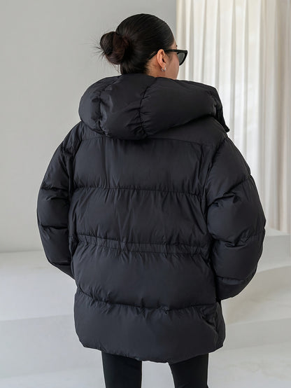 Կանացի էլեգանտ ձմեռային բաճկոն գլխարկով - առջևի ամբողջական կայծակաճարմանդով փակվող, ազատ երկար թևքով վերարկու, սև վերնազգեստ ցուրտ եղանակի համար, ձեռքով լվացվող և կառուցվածքային դիզայնով (առանց գոտու) - առօրյաից մինչև պրոֆեսիոնալ արտաքին շերտ