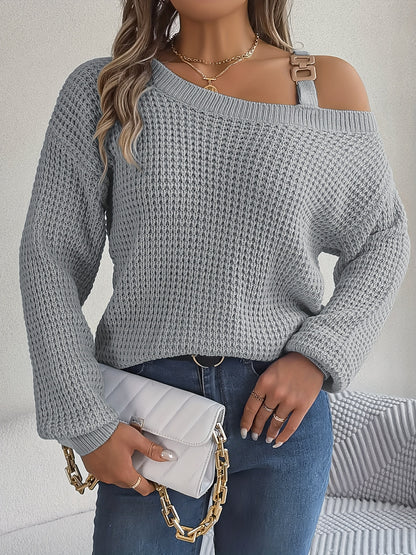 Աշնանային և ձմեռային առօրյա և բազմակողմանի երկար թևքերով սվիտեր՝ ուսերի կտրվածքներով և մետաղական կոճակներով։