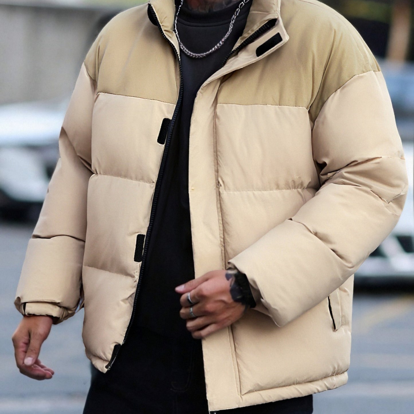 Տղամարդու ձմեռային գունային բլոկներով բաճկոն՝ կանգնած օձիքով - սև և առօրյա տաք վերարկու՝ բացօթյա օգտագործման համար, պոլիեսթերով լցված կայծակաճարմանդ առջևի մասով, սովորական չափսի՝ ցուրտ եղանակի համար, չձգվող գործվածք