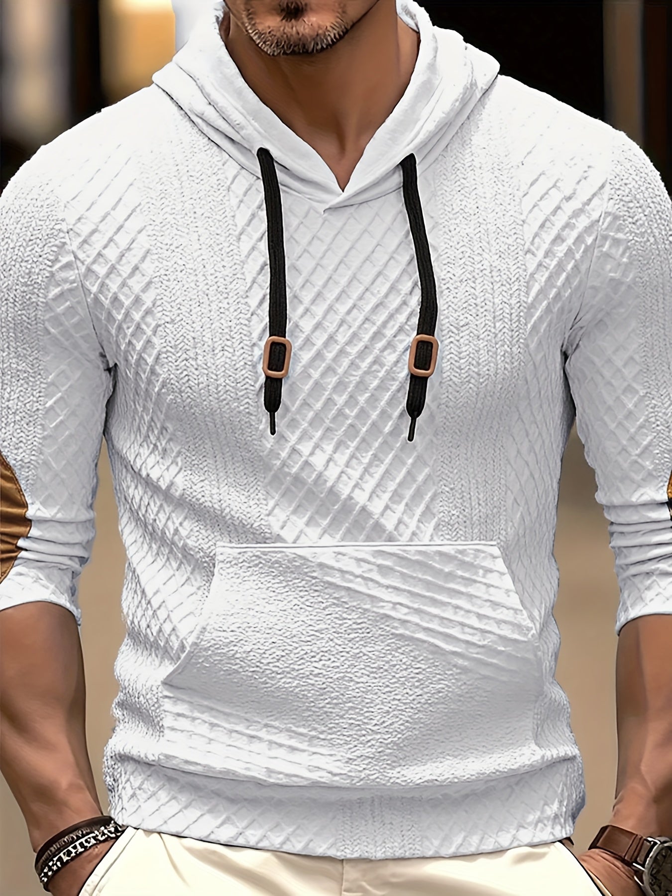 Տղամարդկանց նորաձև վերնաշապիկ աշնանային և ձմեռային օգտագործման համար, արտաքին օգտագործման համար նախատեսված առօրյա հյուսվածքային գործվածքով, գլխարկով, գույները համադրող դիզայնով, երկար թևքերով և գրպաններով, ոճավորված որպես տղամարդու Henley վերնաշապիկ։