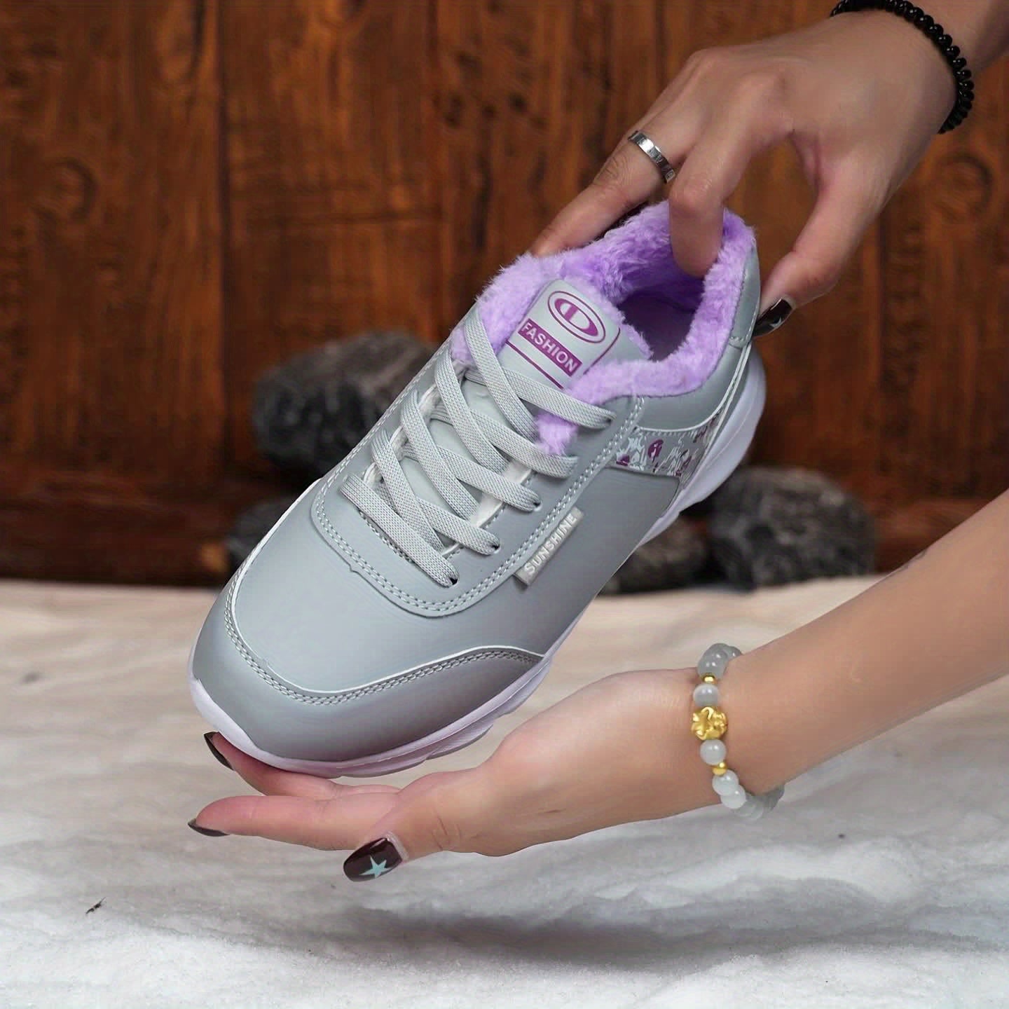 Կանացի ձմեռային ջերմային բրդյա կարճ կոշիկներ՝ մոխրագույն և վարդագույն արհեստական ​​վերին մասով, ամուր ներբանով, կապիչներով, ցածր գագաթով, ձնագնացության համար նախատեսված, առօրյա և տաք, ցուրտ եղանակի համար նախատեսված կոշիկներ։