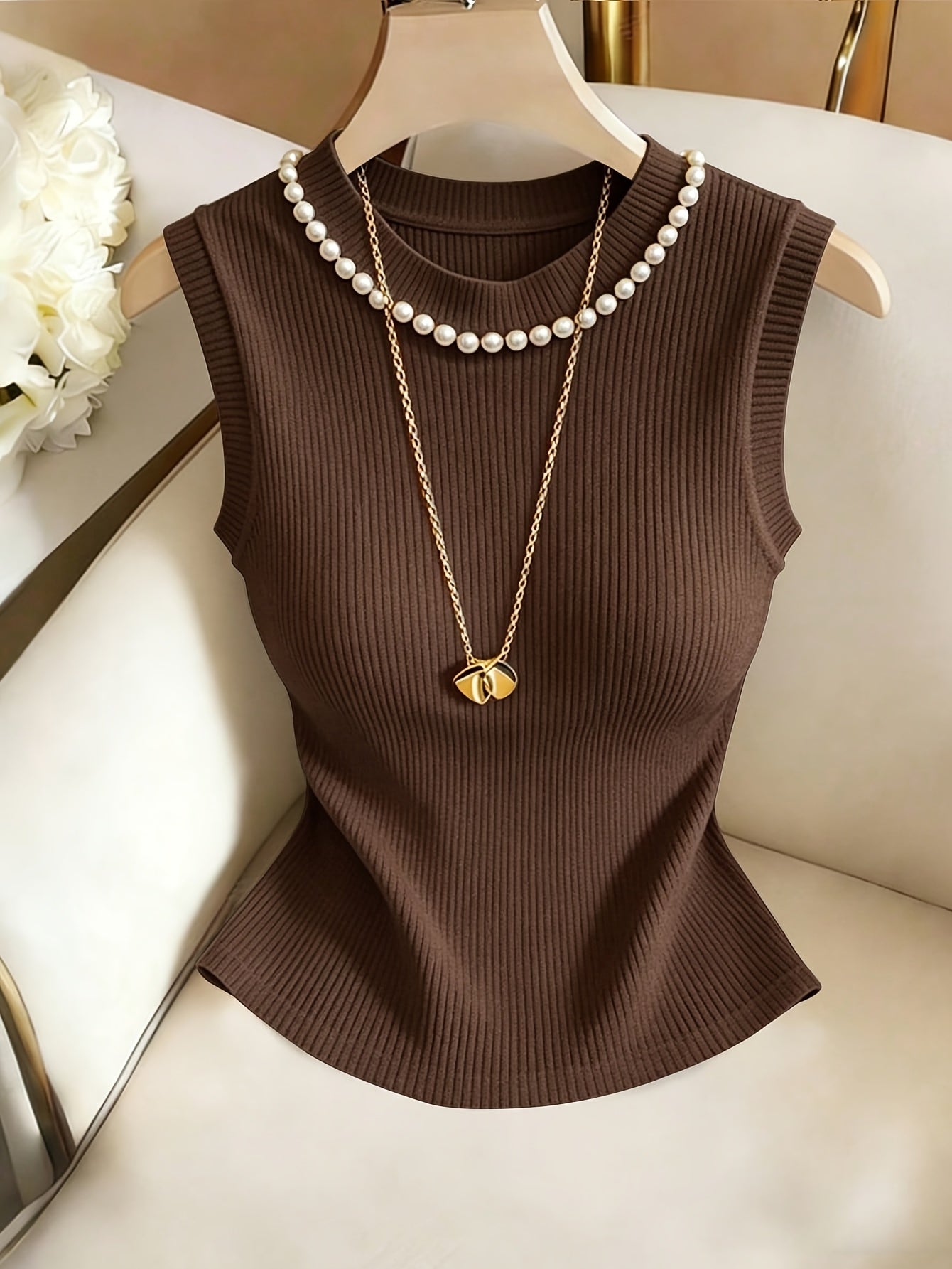 Women’s Elegant Pearl-Embellished Sleeveless Slim-Fit Top
