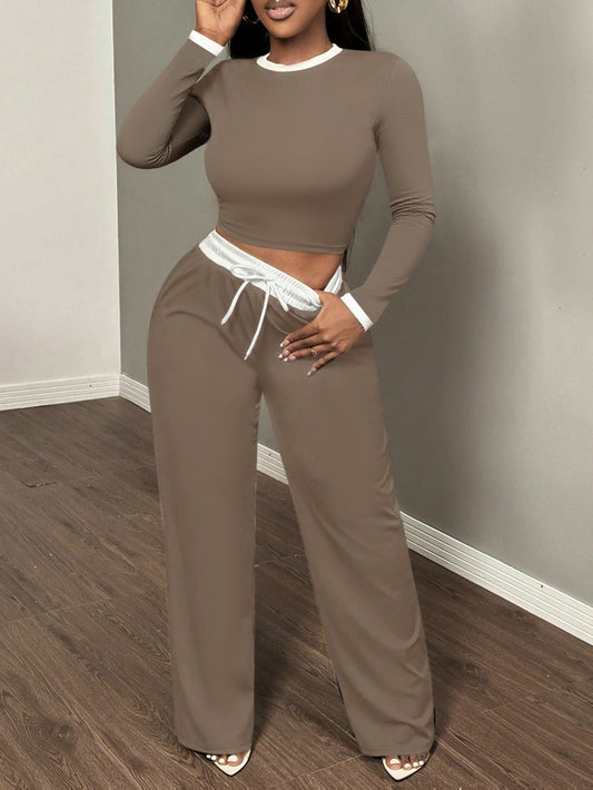 A Two-Piece Set Featuring a Sexy Color-Block Round-Neck Long-Sleeve T-Shirt Paired with High-Waisted Belted Trousers