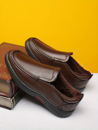 A Pair of Genuine Leather Men'S Shoes, Featuring Warm And Cozy Casual Leather Shoes with Plush Lining for Autumn And Winter. Made from High-Quality First-Layer Cowhide, The Shoe'S Surface Showcases a Delicate Texture That Hig