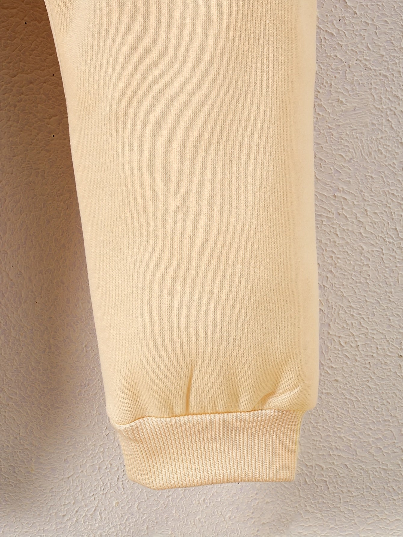 2pcs, Boys' Round Neck Sweatshirt Set, Suitable for Boys Aged 1-8, Fashionable Cartoon Bear Patch, Slightly Stretchy Fabric, Warm Fleece-Lined for Autumn and Winter, Ideal for Casual Sports Wear, Minimalist Style Perfect as a