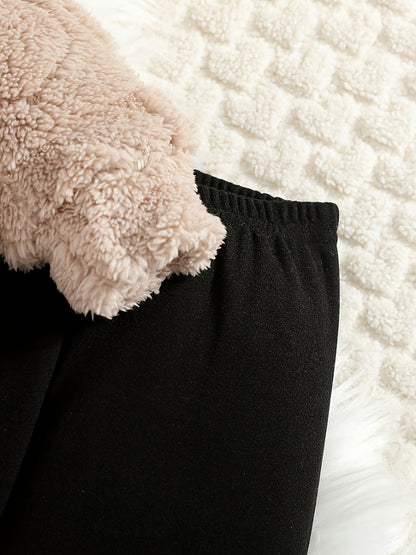 Հարմարավետ բրդյա գլխարկով սվիտերի և տաբատի հավաքածու - տաք ձմեռային հանդերձանք սրտաձև նախշերով, երկար թևքով սվիտեր և համապատասխան տաբատ, իդեալական է բացօթյա խաղերի համար, առօրյա ոճ, սովորական չափս, ձմեռային հագուստ, խաղային դիզայն, փափուկ հյուսվածք