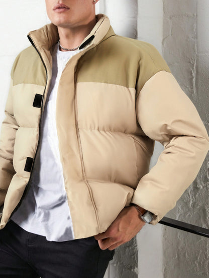 Տղամարդու ձմեռային գունային բլոկներով բաճկոն՝ կանգնած օձիքով - սև և առօրյա տաք վերարկու՝ բացօթյա օգտագործման համար, պոլիեսթերով լցված կայծակաճարմանդ առջևի մասով, սովորական չափսի՝ ցուրտ եղանակի համար, չձգվող գործվածք