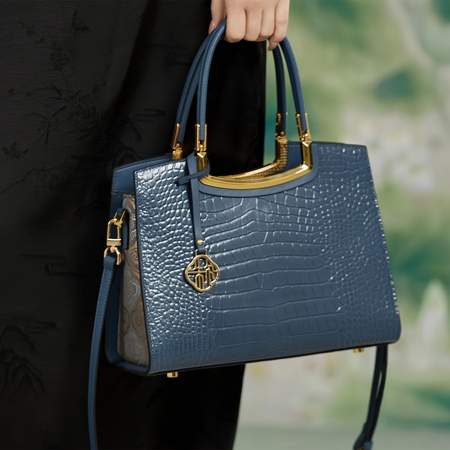 Black Crocodile Pattern Leather Handbag for Women, Large Capacity