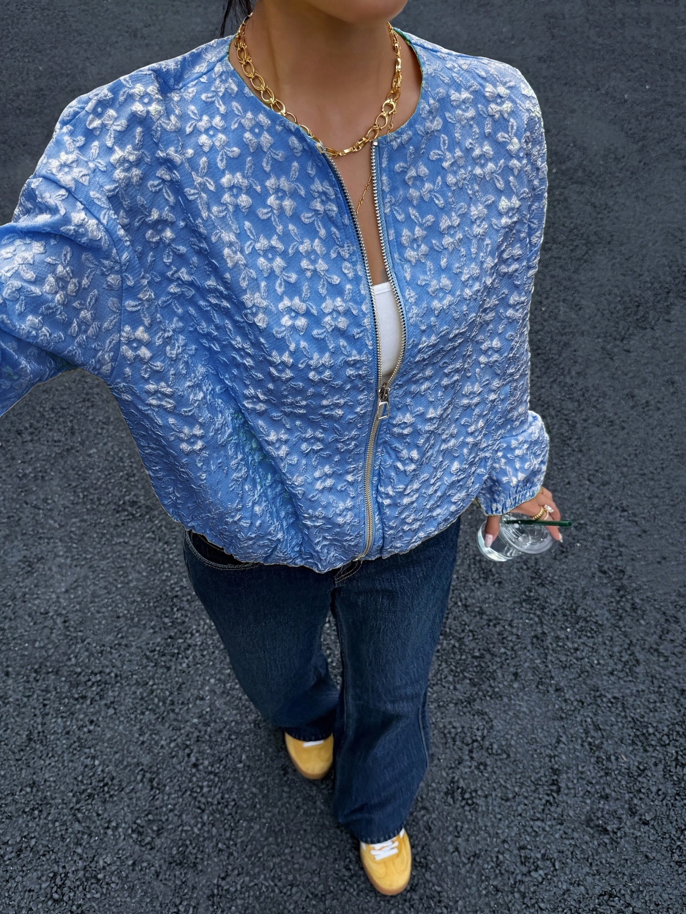 Միագույն կայծակաճարմանդով առօրյա բաճկոն