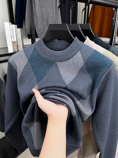 Նոր աշնանային և ձմեռային հավաքածուն ներառում է տղամարդկանց երկար թևքերով տրիկոտաժե սվիտեր՝ կայծակաճարմանդով և կողավոր կլոր վզով։ Այս առօրյա և ոճային սվիտերը բազմակողմանի է աշնանային և ձմեռային ամենօրյա կրելու համար, հարմար է տղամարդկանց համար։