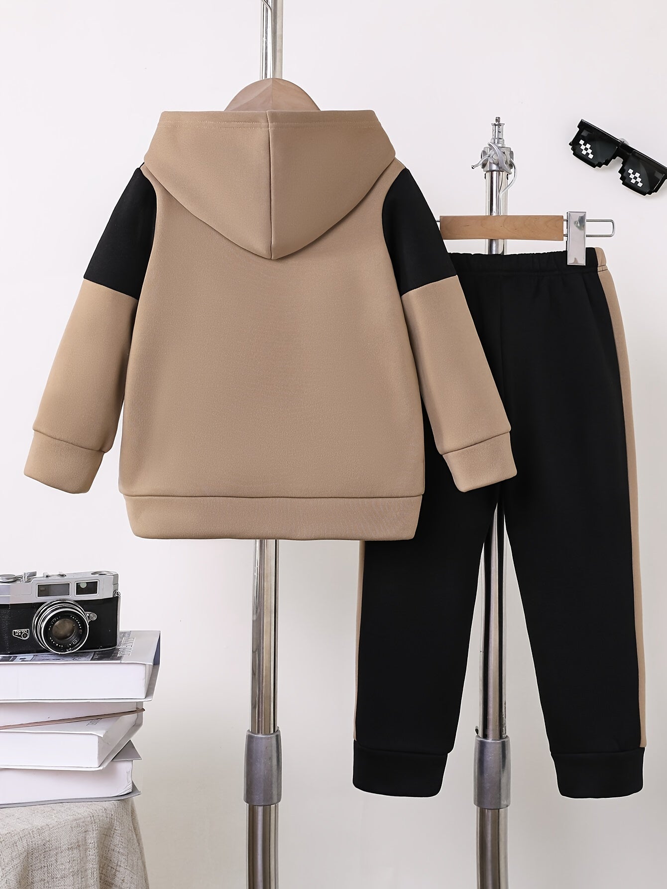 2pcs Boys' Autumn/Winter Fleece-Lined Hooded Sweatshirt and Pants Set, Simple Letter Print Fashion Classic Outfit for Outdoor Sports and Casual Wear, 100% Polyester Knit Stretch Fabric, Ideal Gift Choice for Kids, Perfect for