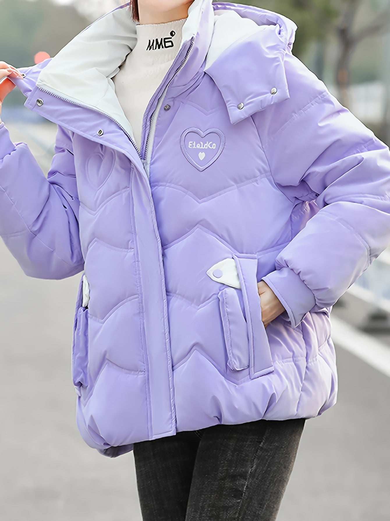 Կանացի ձմեռային գլխարկով բաճկոն - ոճային բեժ և սպիտակ կայծակաճարմանդով վերարկու՝ սրտիկ նախշերով, տաք պոլիեսթերային վերնազգեստ՝ առօրյա կամ նրբագեղ տեսքի համար, ձմեռային բաճկոն