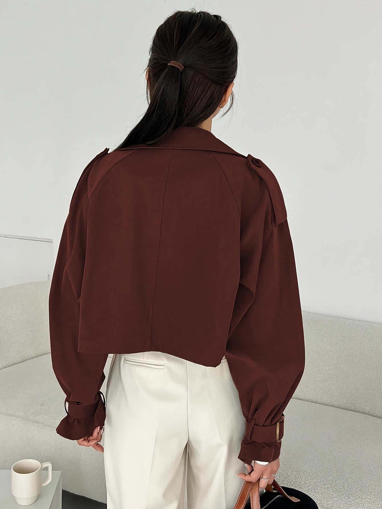 Կանացի էլեգանտ միագույն կարճ քամուց պաշտպանիչ բաճկոն - թեթև, բազմակողմանի վերնազգեստ առօրյա և պաշտոնական հանդերձանքի համար, հեշտ խնամքի համար՝ ձեռքով լվացում/քիմմաքրում, դիմացկուն գործվածք