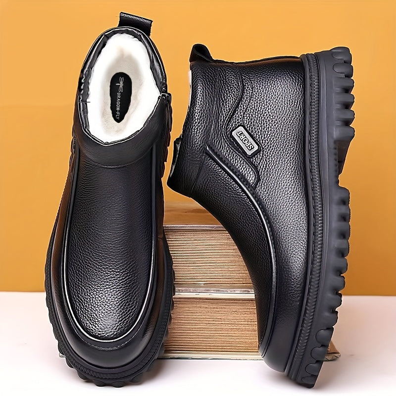 Տղամարդկանց ձմեռային ձնագնացքներ, կոճի բարձրությամբ, փափուկ ներդիրով՝ ջերմության համար, հարմարավետ սլիպ-օն դիզայն, դիմացկուն PU վերնամաս և PVC ներբան, իդեալական է բացօթյա գործունեության և ամենօրյա կրման համար: