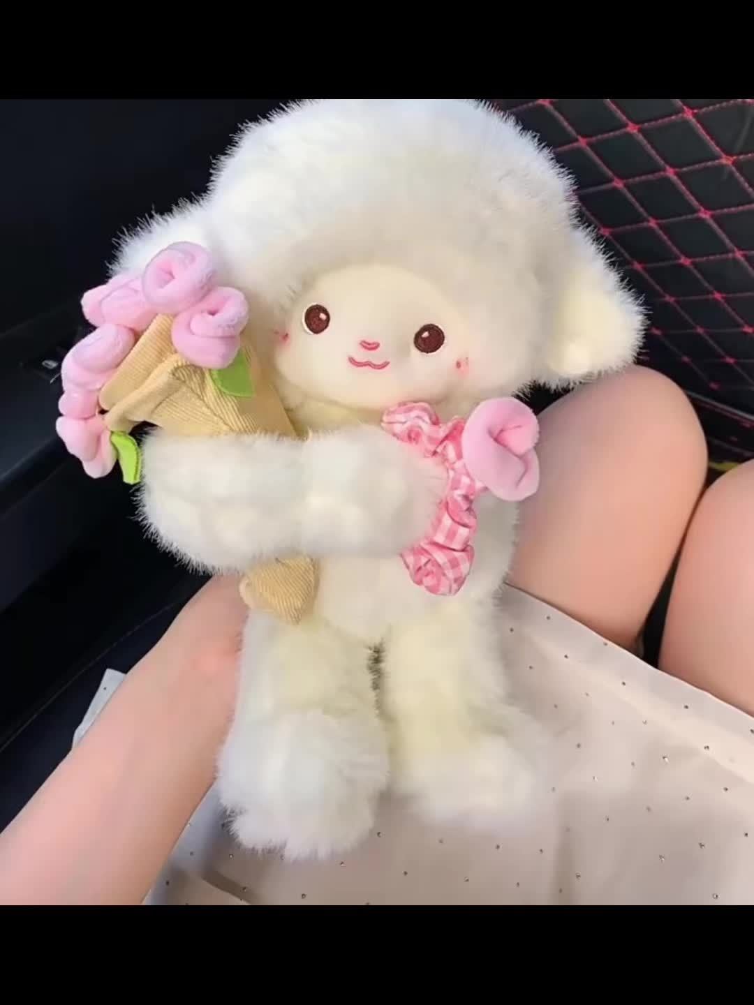 Adorable Plush Doll of a Cartoon Sheep Holding a Flower, Featuring a Fluffy Simulation Lamb Design. This Cute Kawaii Animal Plush Toy Makes a Perfect Birthday Gift