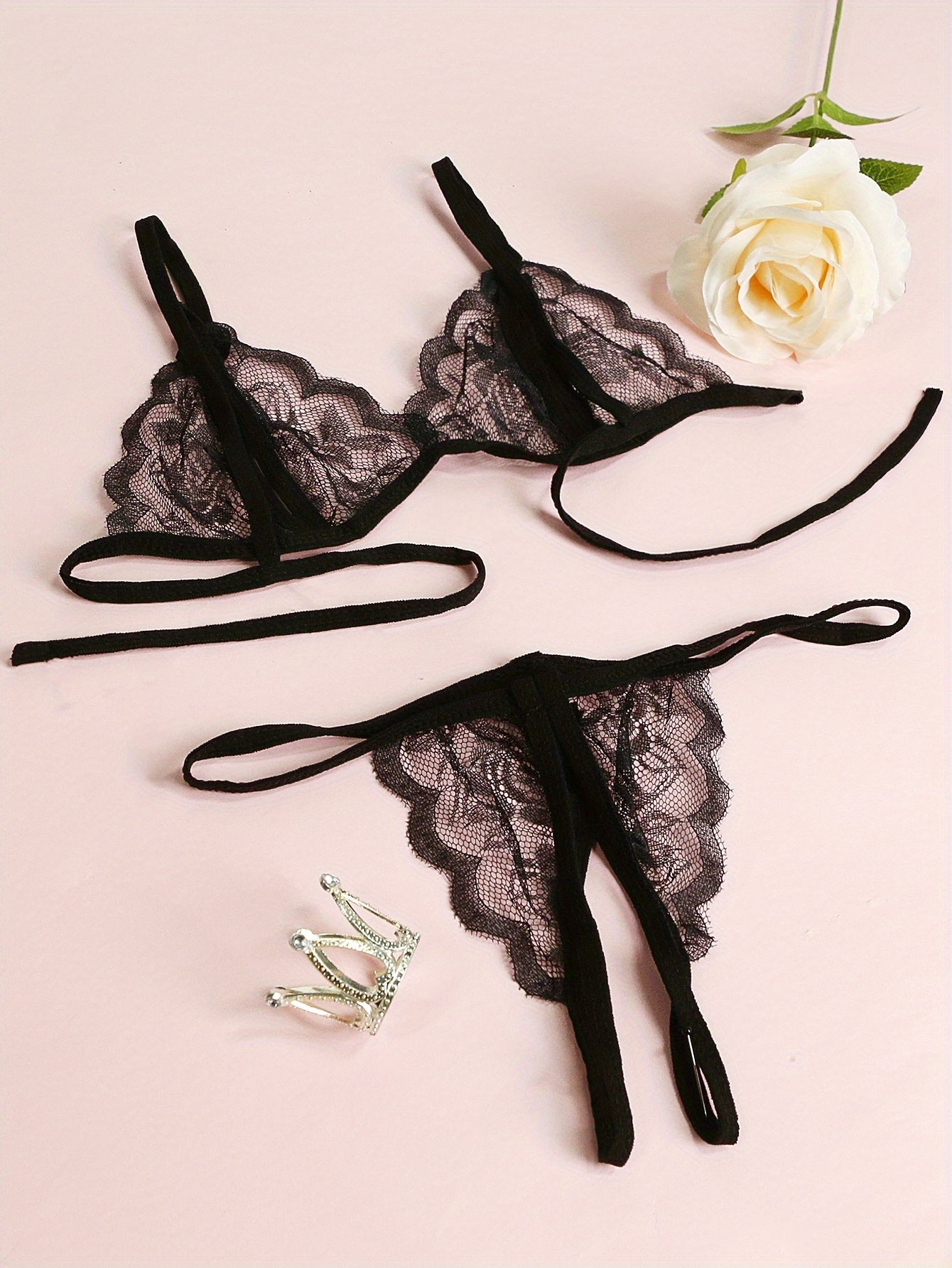 Sexy V-Neck Lace Floral Sexy Lingerie Bra Crotchless Panties, Women'S Sexy Lingerie, Free-To-Take Three-Point Lingerie Set, Suitable for Halloween, Christmas, Thanksgiving, Valentine'S Day, Give Gifts to Girlfriends And Surpr