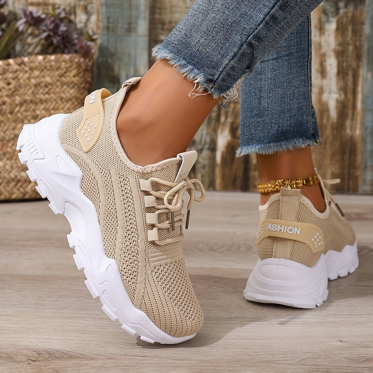 Women's Lightweight Lace-Up Fly-Woven Sneakers for Outdoor Running