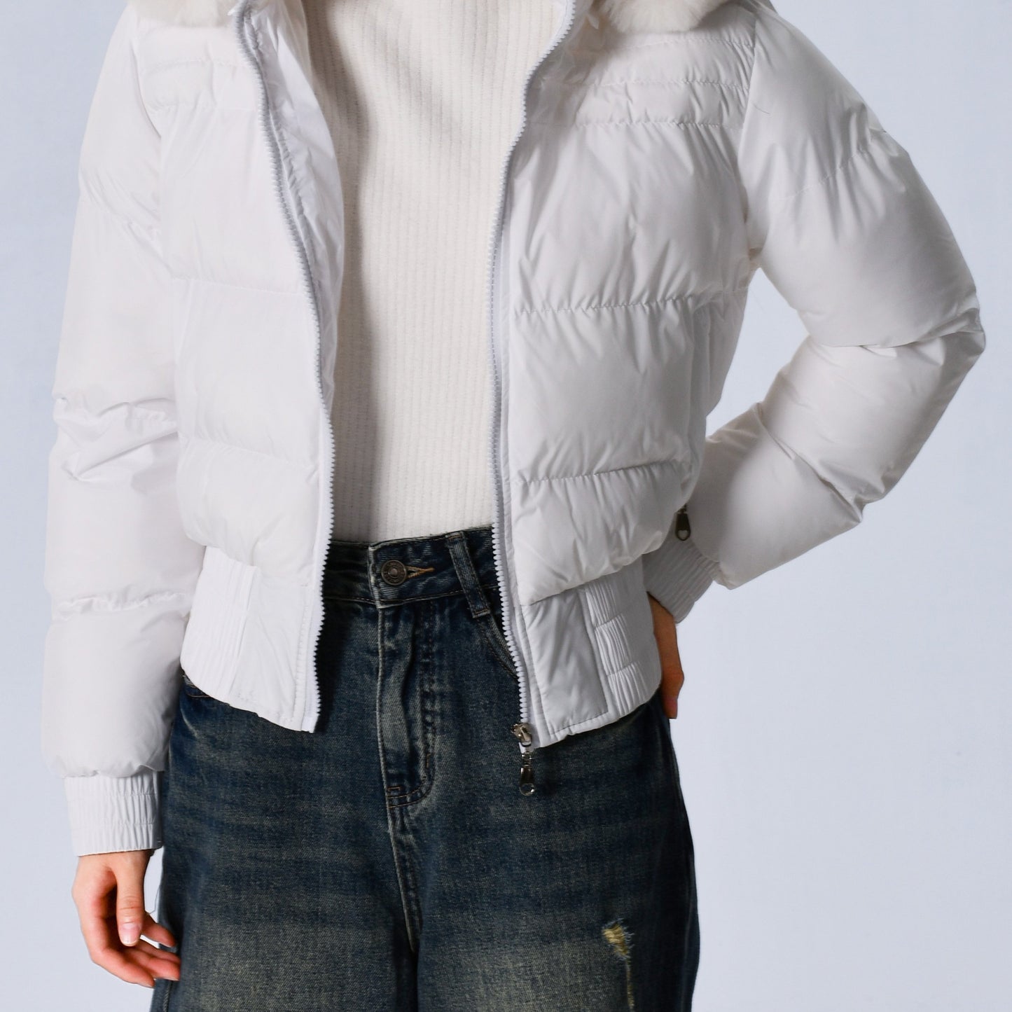 Էլեգանտ պոլիեսթերային բարձիկով կանացի բաճկոն - 2024 թվականի նորաձև կարճ միագույն վերարկու՝ հաստ արհեստական ​​մորթուց օձիքով, երկար թևքերով, կայծակաճարմանդով, գործված - Ձմեռային ջերմություն, առօրյա վերնազգեստ