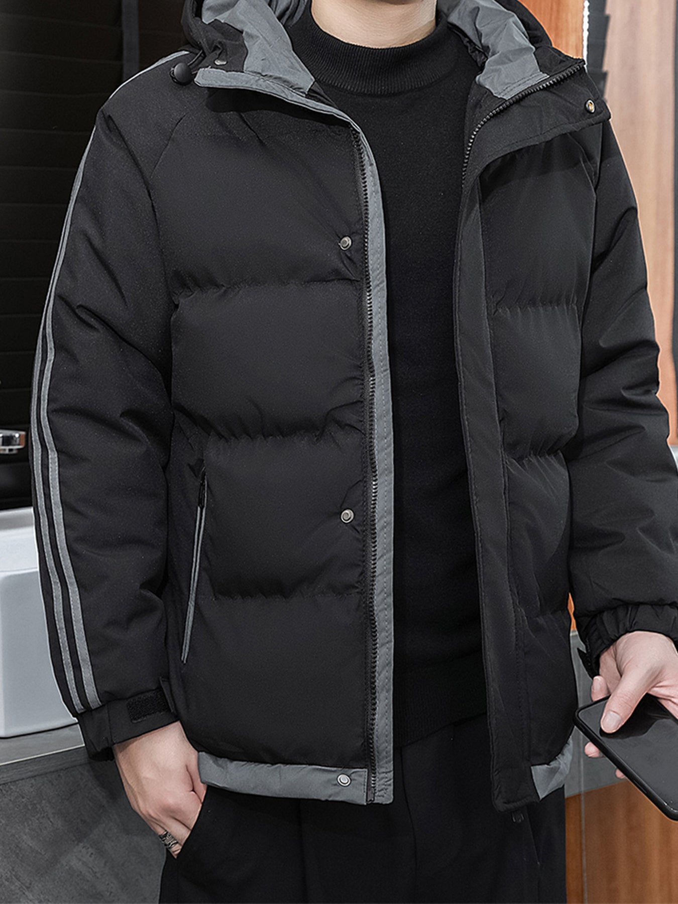 1 հատ տղամարդու ձմեռային բաճկոն գլխարկով, լցոնված վերարկու, սպիտակ և մուգ կանաչ, ոսկեգույն կայծակաճարմանդով, լվացվող մեքենայով, ամենօրյա, արտաքին հագուստի համար (ձյունակայուն, քամուց պաշտպանված) - սովորական, դահուկավազքի, ցրտի համար