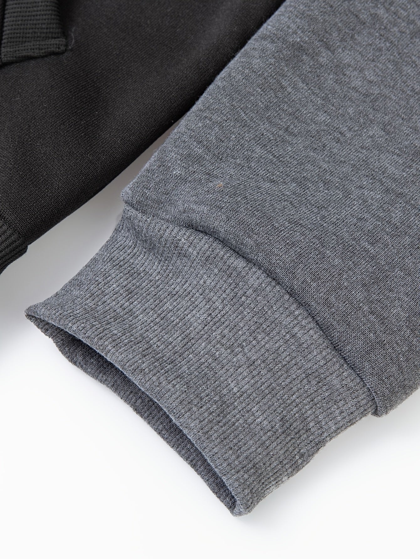 Տղամարդու ոճային գունային բլոկներով վերնաշապիկ՝ առօրյա, կայծակաճարմանդով և գլխարկով սվիտեր՝ առջևի գրպաններով, երկար թևքերով և երիզներով՝ շագանակագույն և սև դիզայնով, հարմարավետ աշնանային և ձմեռային հագուստի համար։