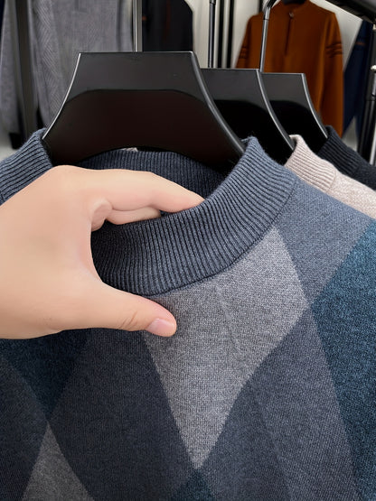 Նոր աշնանային և ձմեռային հավաքածուն ներառում է տղամարդկանց երկար թևքերով տրիկոտաժե սվիտեր՝ կայծակաճարմանդով և կողավոր կլոր վզով։ Այս առօրյա և ոճային սվիտերը բազմակողմանի է աշնանային և ձմեռային ամենօրյա կրելու համար, հարմար է տղամարդկանց համար։