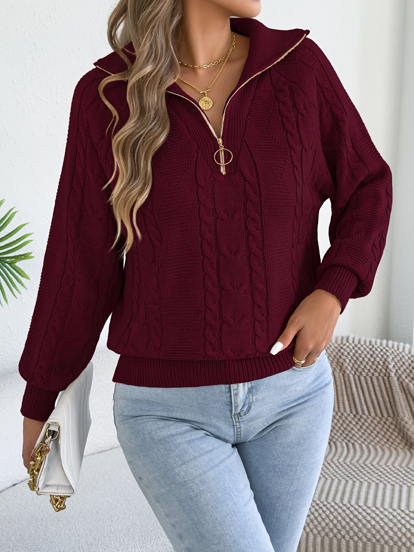 Աշնանային և ձմեռային հանգստի համար նախատեսված պուլովեր սվիտեր՝ միագույն, կայծակաճարմանդով և կոճղակապով, կանացի սվիտեր