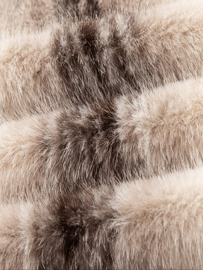 Men'S Winter Faux Fur Coat - Warm Color-Block Lapel Collar Jacket with Zipper Closure, Black & Beige Contrast Design, Regular Fit for Casual & Formal Wear, Polyester Lining, Stylish Streetwear, Faux Fur Coat