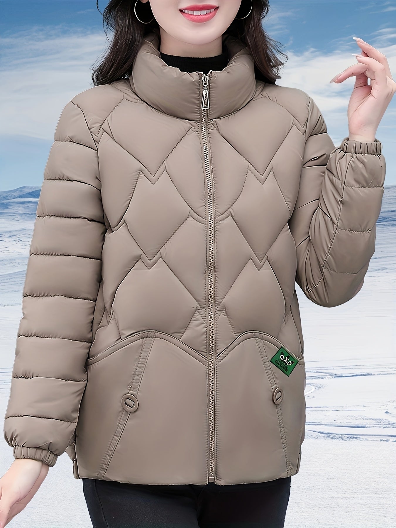 Կանացի ոճային ձմեռային վերարկու՝ սև, եղևնու ոսկեզօծ նախշով, լայնացած եզրով և H-աձև ուրվագիծով, երկար թևքերով, չձգվող գործվածքով, միայն ձեռքով լվացվող, ճապոնա-կորեական ոճով՝ առօրյա և պաշտոնական առիթների համար։