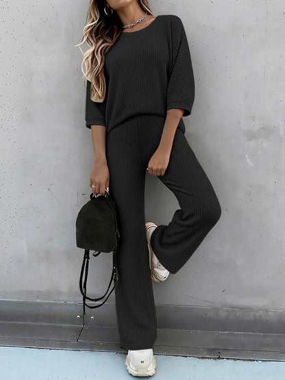A Two-Piece Set Featuring a Solid Color Batwing Short-Sleeve T-Shirt with a Round Neck And Casual Wide-Leg Stretchy Pants - ayq