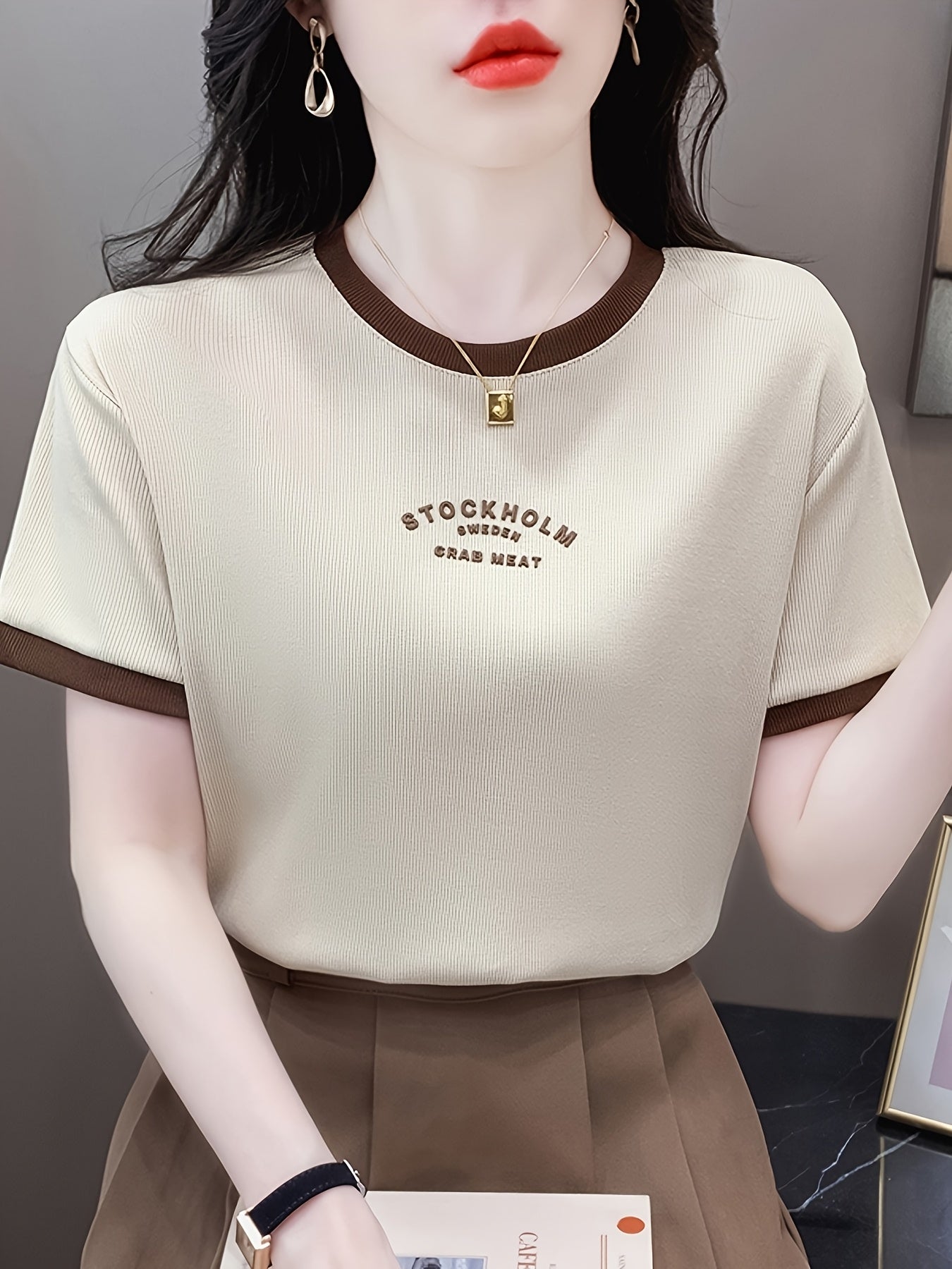 Women’s Color-Blocked Cotton T-Shirt with Elegant Shoulder Design