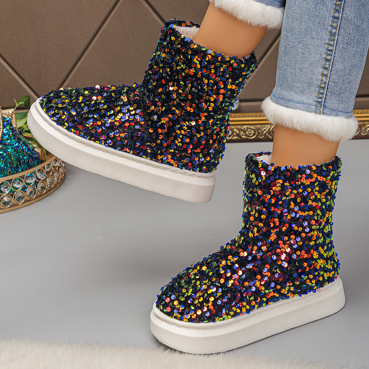 Կանացի փայլուն, ծիծաղանման ձյան կոշիկներ - Տաք, բրդյա ներդիրով, հաստ ռետինե ներբանով, թեթև և տաք ձմեռային կոշիկներ, կապույտ և սպիտակ փայլուն դիզայնով, իդեալական են ամենօրյա կամ տոնական հագուստի համար, ձմեռային կոշիկներ