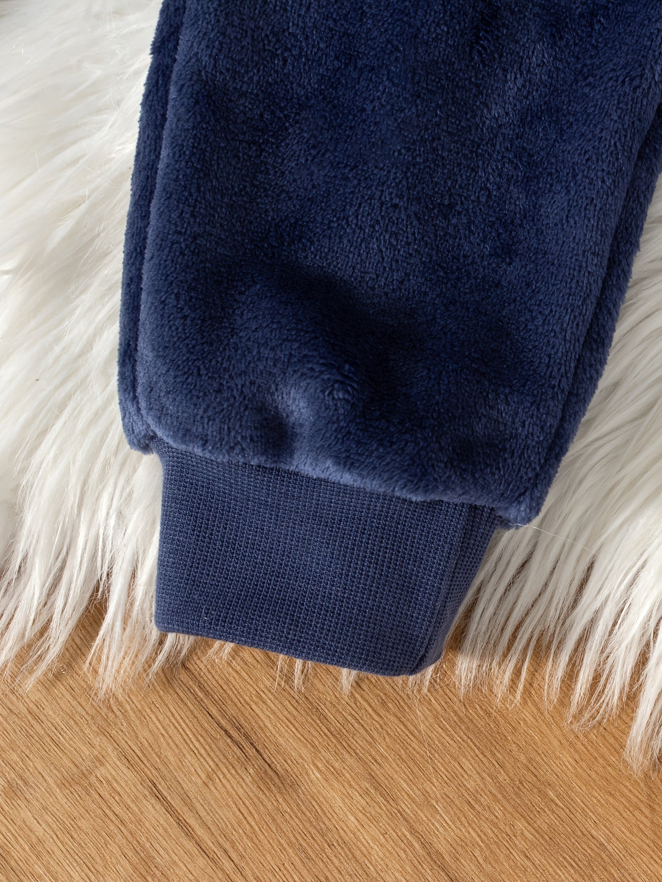 Boys' Casual Outfit with Embroidered Cartoon Bear Design - Long Sleeve Crew Neck Sweatshirt & Pants Set, Double-Sided Flannel, Perfect for Fall/Winter, Everyday Comfort, Everyday Comfort Wear|Playful Design|Double-Sided Flann