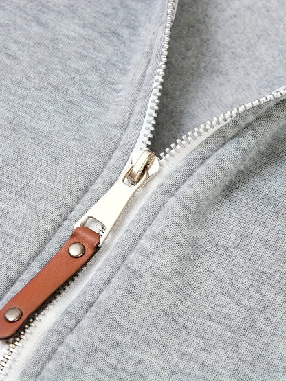 Տղամարդու ոճային գունային բլոկներով վերնաշապիկ՝ առօրյա, կայծակաճարմանդով և գլխարկով սվիտեր՝ առջևի գրպաններով, երկար թևքերով և երիզներով՝ շագանակագույն և սև դիզայնով, հարմարավետ աշնանային և ձմեռային հագուստի համար։