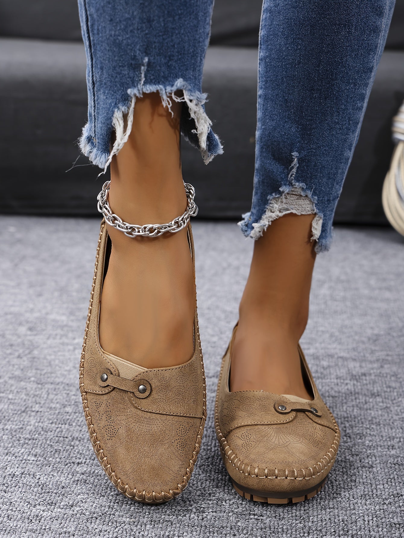 Large Size Trendy Retro Lightweight Metal Buckle Decorative Comfortable Soft Versatile Women's Flat Slip-On Shoes