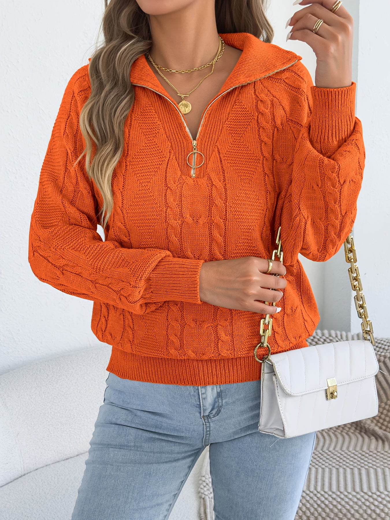 Աշնանային և ձմեռային հանգստի համար նախատեսված պուլովեր սվիտեր՝ միագույն, կայծակաճարմանդով և կոճղակապով, կանացի սվիտեր