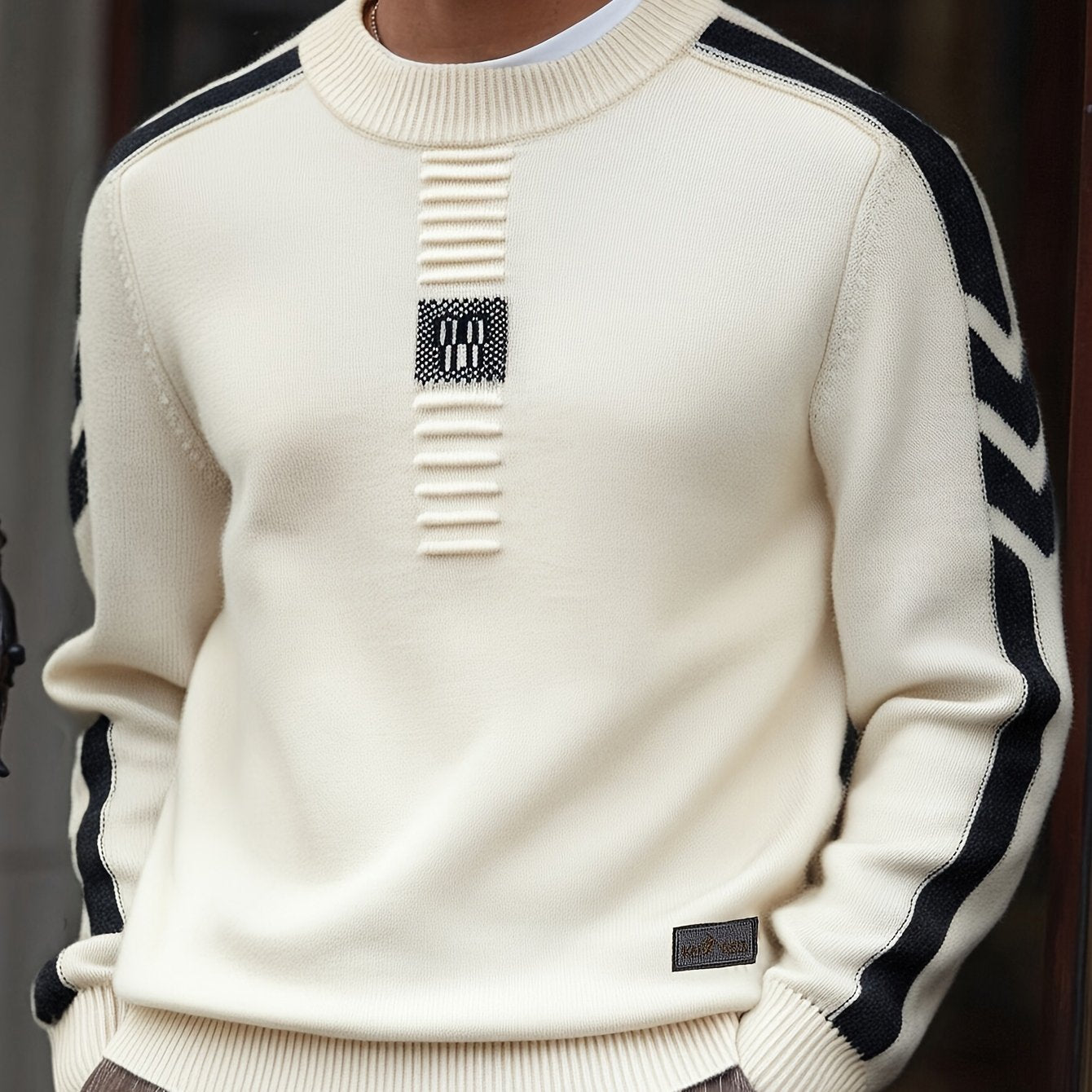 This Thick, Round-Neck Long-Sleeve Sweater for Men Features a Soft And Comfortable Design with Stylish Striped Edges, Perfect for Outdoor Gatherings And Everyday Wear, And Can Be Layered