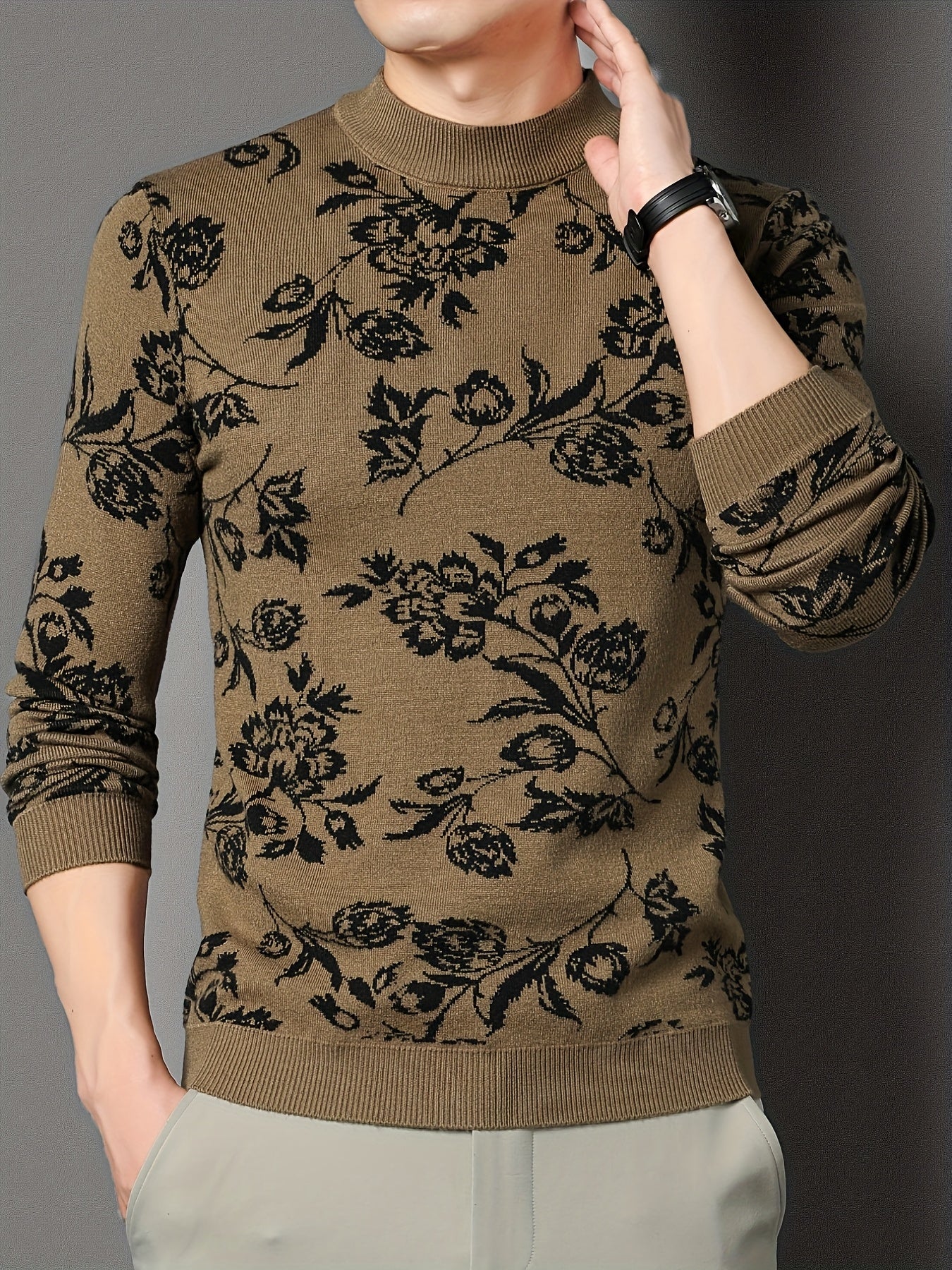 Նոր աշնանային և ձմեռային հավաքածուն ներառում է տղամարդկանց երկարաթև տրիկոտաժե սվիտեր՝ ծաղկային նախշերով, ձևավորված ակոսավոր դետալներով: Այս առօրյա և ոճային սվիտերը կատարյալ է աշնանային և ձմեռային սեզոններին ամենօրյա կրելու համար: