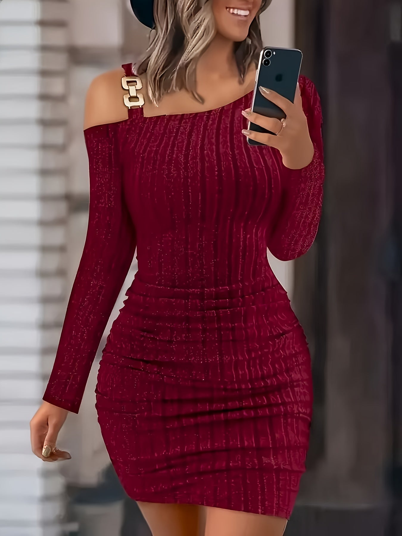 Նոր աշուն-ձմեռ սեքսուալ, ուսերը բացած, գոտկատեղը գրկող զգեստ