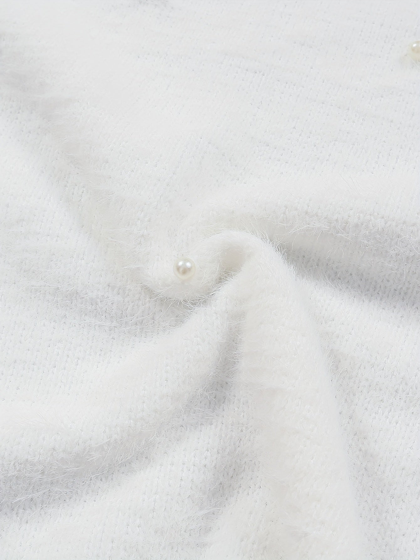 Մեծ չափս - Կանացի հարմարավետ դեղին V-ձև օձիքով սվիտեր՝ մարգարիտ կոճակներով և բրդյա եզրերով թևքերով - Ասիմետրիկ եզր, երկրաչափական նախշ, առօրյա ձմեռային սվիտեր առօրյա հագուստի համար, Ձմեռային հագուստ | V-ձև օձիքով սվիտեր | Մարգարիտ կոճակների մանրամասներ, Sw