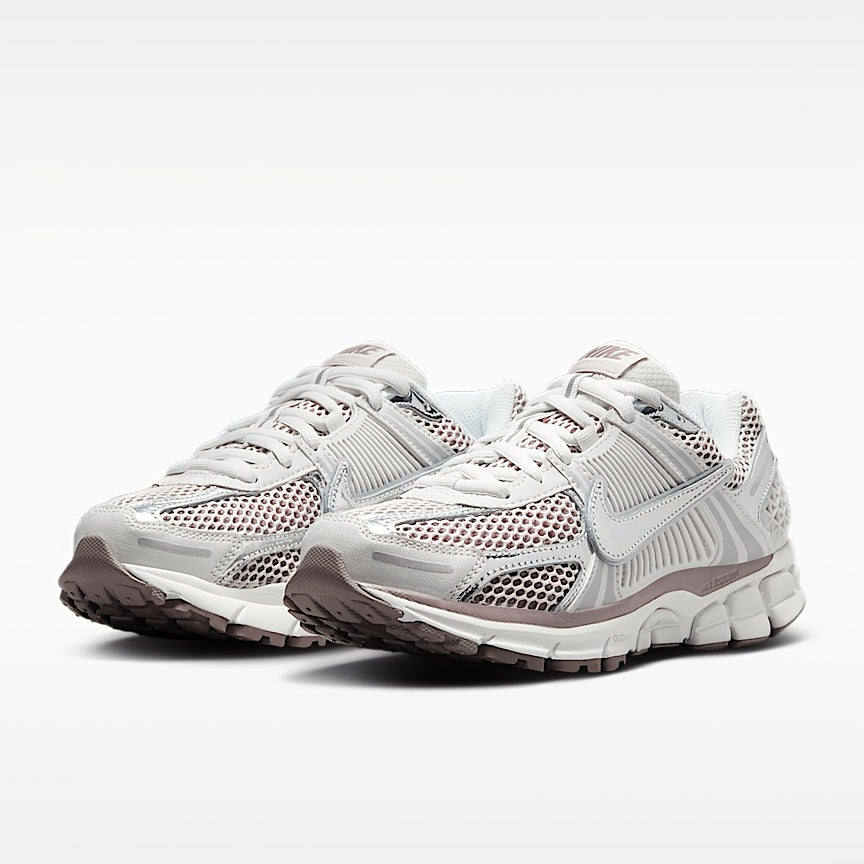 Nike Zoom Vomero 5 Women's Low Top Sneakers in Gray Purple