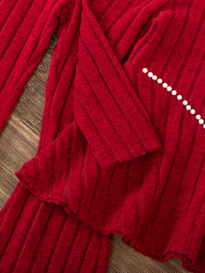 Երիտասարդ աղջիկների նորաձև, առօրյա, միագույն, գծավոր, ուլունքավոր, ծալքավոր ուսերով, երկար թևքերով, կլոր վզնոցով, V-ձև, միջին բարձրության սուլովեր՝ համապատասխան առաձգական գոտկատեղով, լայնացած տաբատով՝ բացօթյա օգտագործման համար