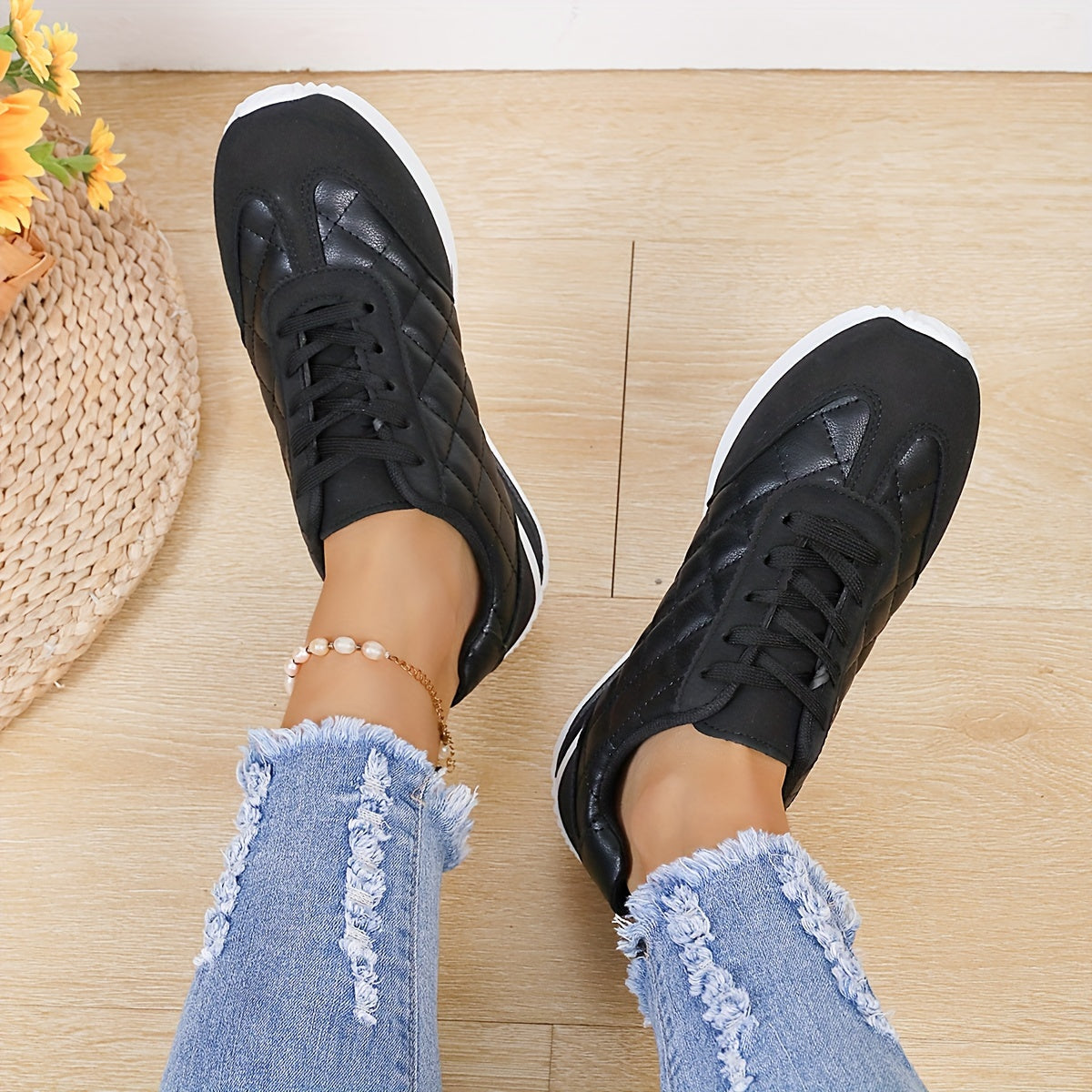 Women's Contrast Color Casual Sneakers, Lace Up Lightweight Soft Sole Walking Shoes, Low-top Quilted Pattern Trainers plus size
