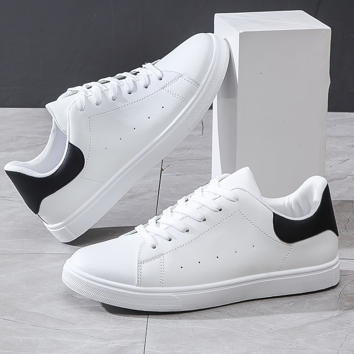 Men's Casual Minimalist Low-Top Sports Sneakers with Breathable Upper