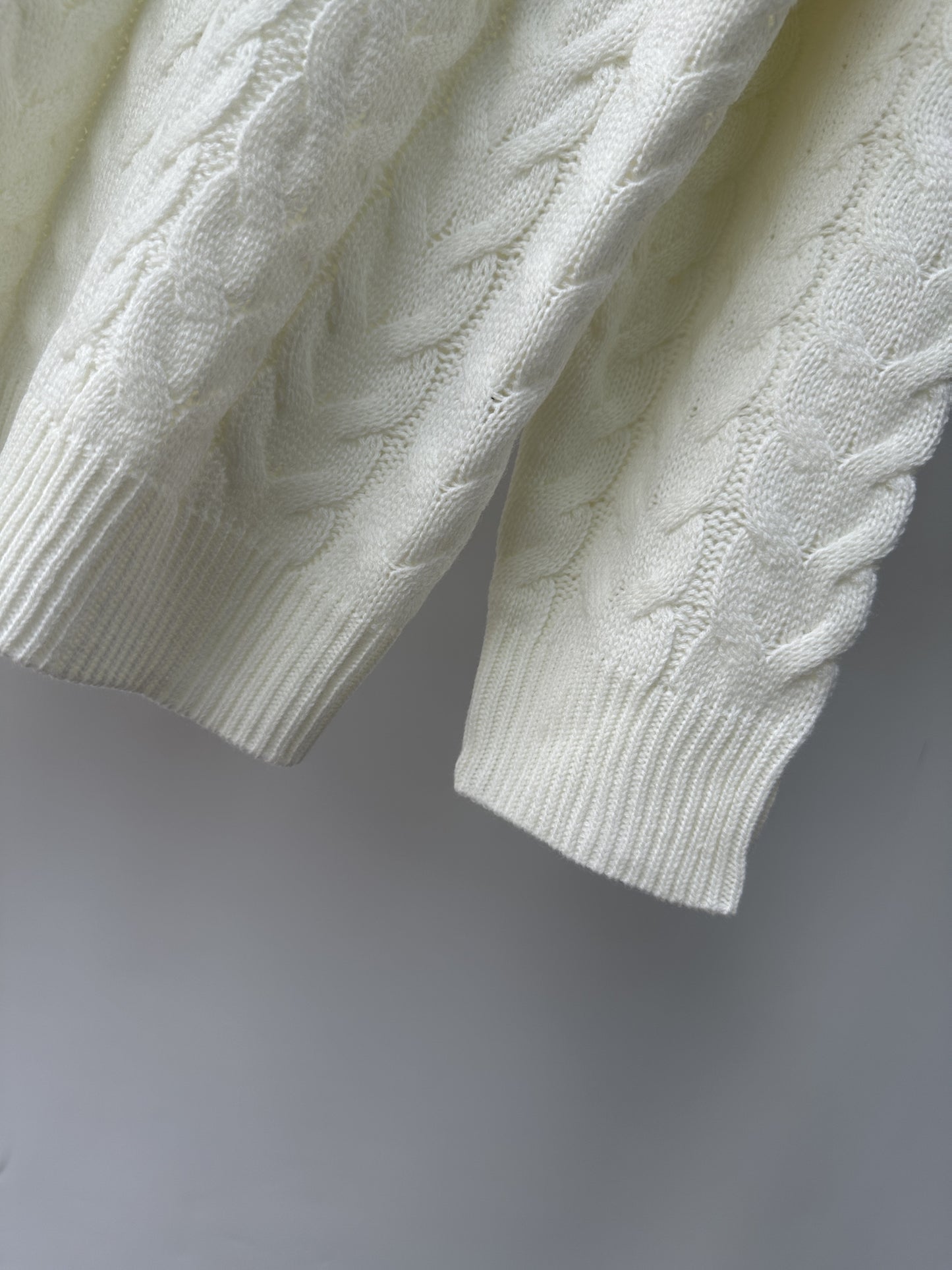 Տղամարդու սվիտեր - Fair Isle նախշերով սվիտեր, երկար թևքերով պուլովեր, հարմար է աշնանային և ձմռան համար, միջին ձգվող տրիկոտաժե սվիտեր, հարմար է ինչպես առօրյա, այնպես էլ պաշտոնական առիթների համար, ցրտադիմացկուն, հարմարավետ և տաք