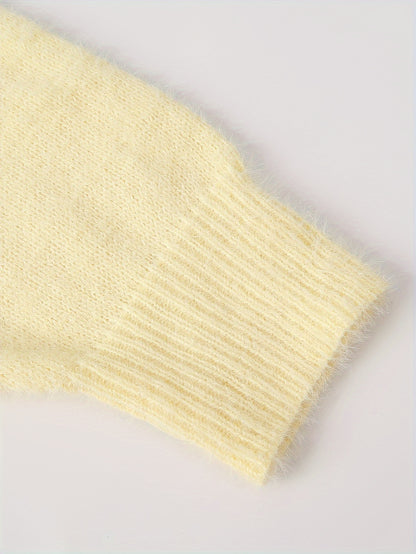 Մեծ չափս - Կանացի հարմարավետ դեղին V-ձև օձիքով սվիտեր՝ մարգարիտ կոճակներով և բրդյա եզրերով թևքերով - Ասիմետրիկ եզր, երկրաչափական նախշ, առօրյա ձմեռային սվիտեր առօրյա հագուստի համար, Ձմեռային հագուստ | V-ձև օձիքով սվիտեր | Մարգարիտ կոճակների մանրամասներ, Sw