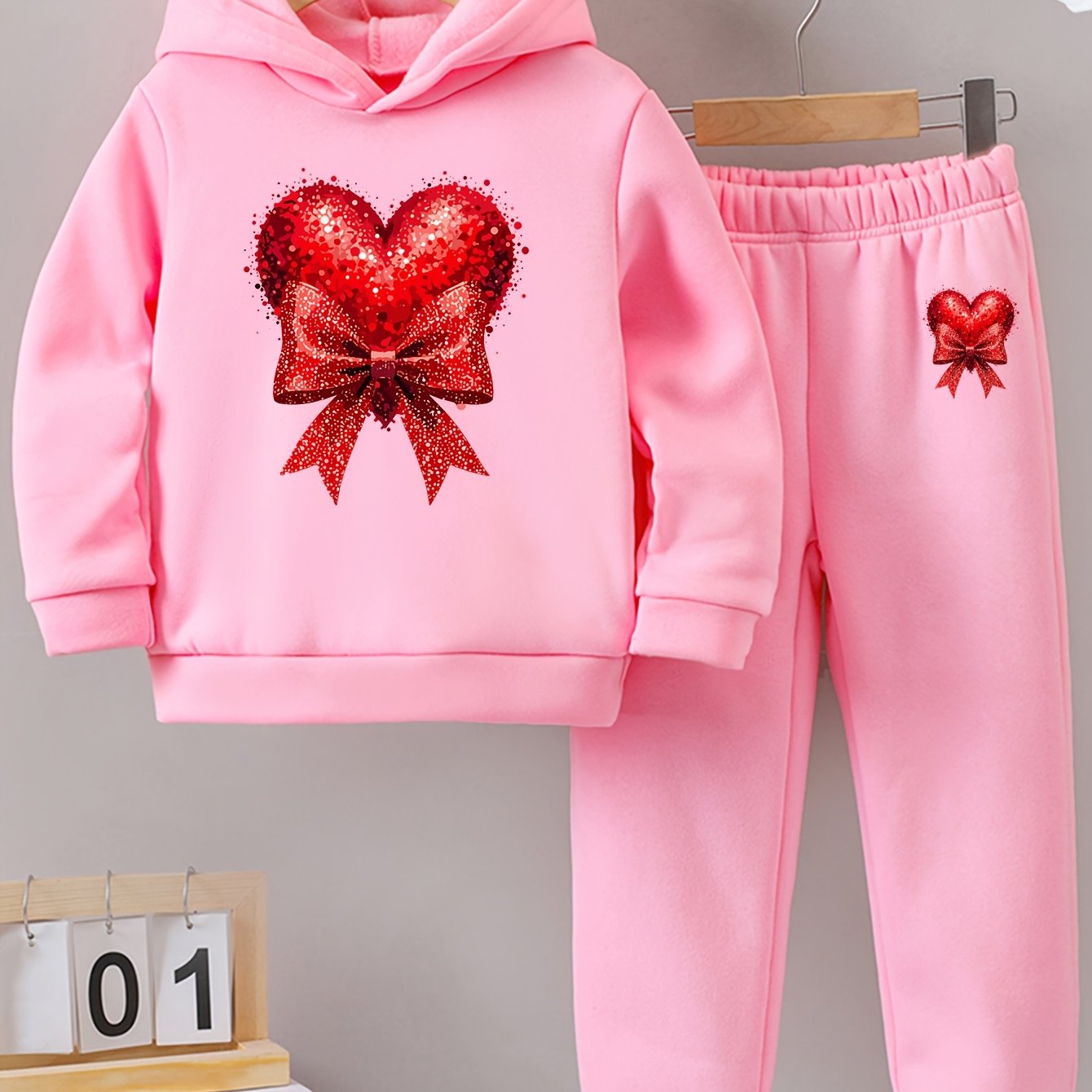 Girls' Autumn and Winter Thickened Hoodie Sports Two-Piece Set, Red Heart Bow Print Hoodie + Pants Outfit, Soft Light Beige-Friendly Fabric, Comfortable Warm Non-Shedding, Suitable for Outdoor Play, School, Holiday Gatherings
