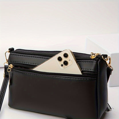 Կանացի կարված, մեծ տարողությամբ, ամենօրյա ուսի պայուսակ՝ ծոպավոր զարդարանքներով, բազմաթիվ կայծակաճարմանդներով և կարգավորվող ուսի գոտիով